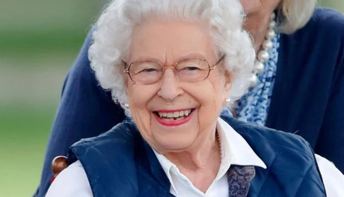 Queen Alzabeth’s Encounter with Two American Tourists