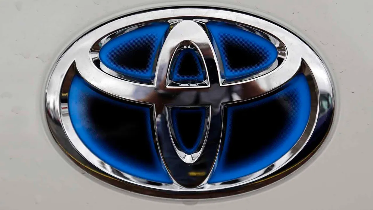 Toyota to accelerate electric vehicle production for Toyota and Lexus ...