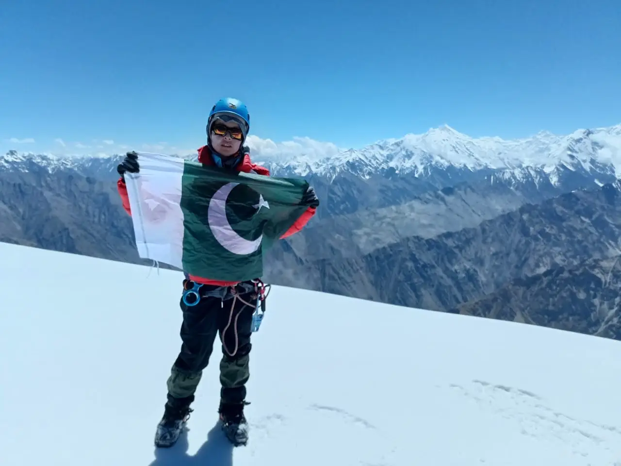 Sultana nasab becomes third pakistani woman to summit K2.