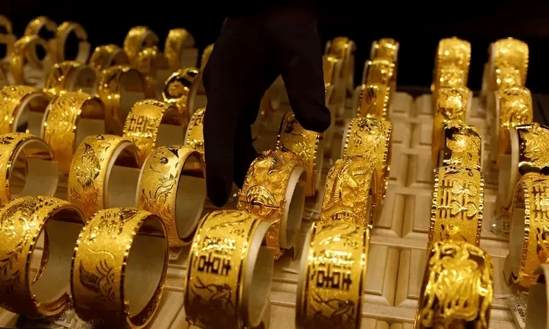 Gold prices rise in Pakistan amid global market surge.